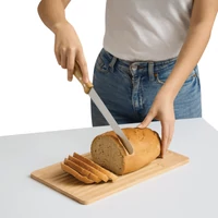 Kép 12/15 - CRUMBS bambusz vágódeszka, barna