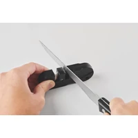 Kép 9/9 - KEENSHARP Zsebméretű késélező, fekete