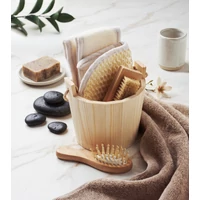Kép 4/6 - SELFCARE Fürdőajándék szett fa vödörben, fa